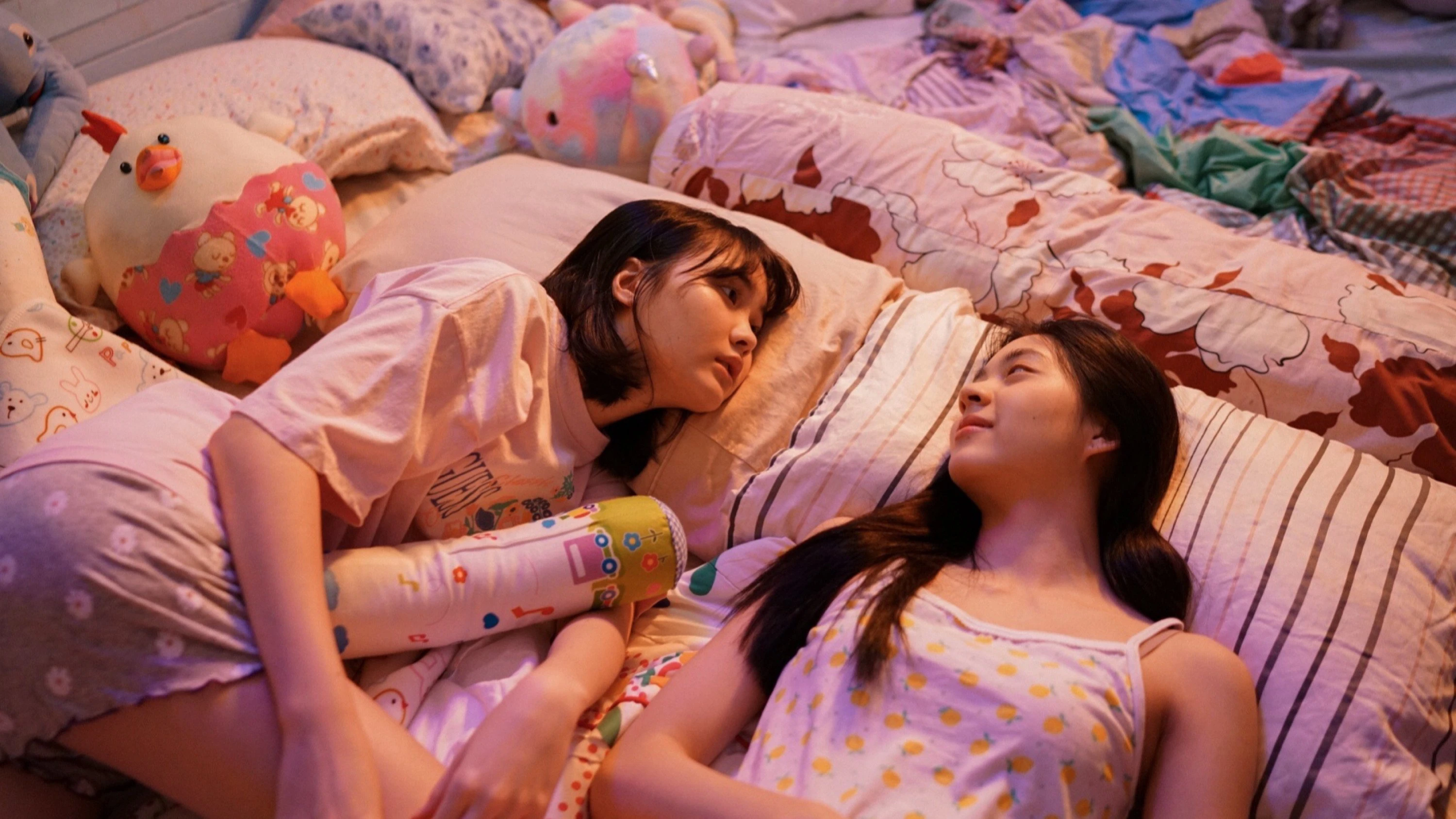 Phim Khoảng Cách Giữa Đôi Ta - Flat Girls (2025)